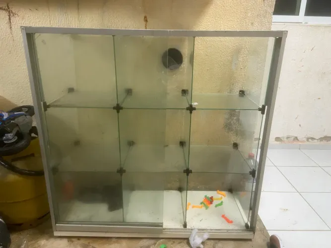 Estante de vidro