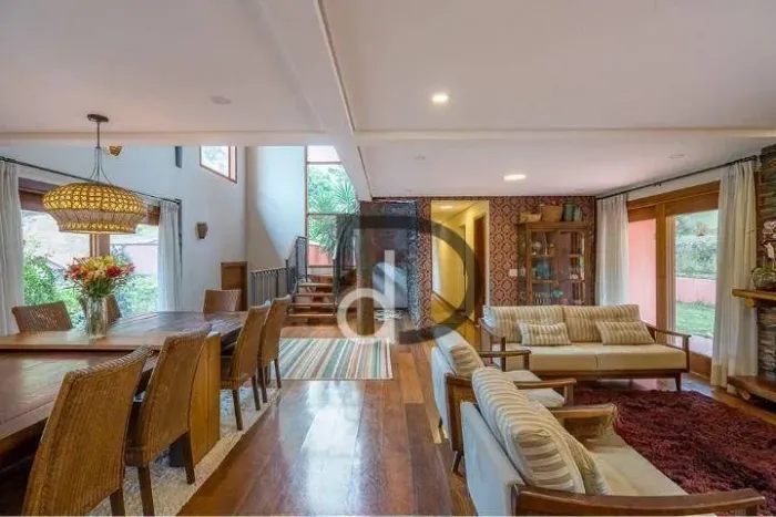 Casa com 5 quartos, 554 m² - venda por R$ 4.397.000 ou aluguel por R$ 24.921/mês - Condomí