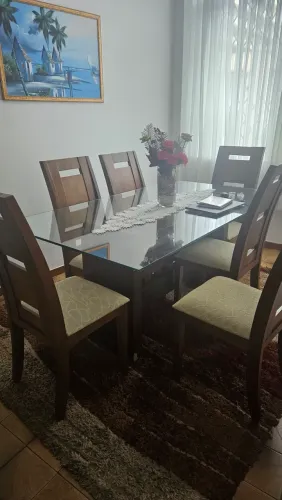 Vendo Mesa com 6 cadeiras tampo de vidro