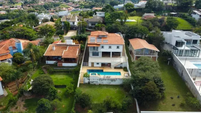 Casa de Condomínio à venda | 1.000 m² | 4 dormitórios (3 suítes) | 3 vagas em Monte Alegre