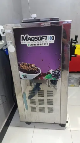 vendo uma máquina de açaí cremoso capacidade pra 30 litros.semi nova