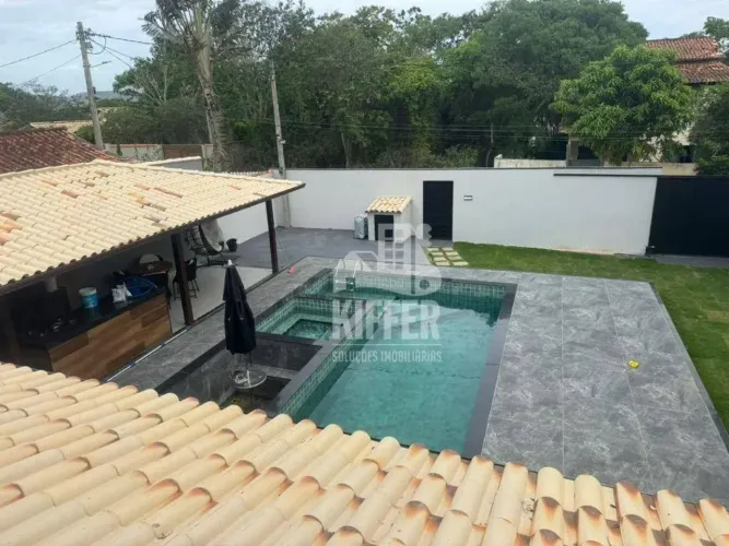 Casa com Piscina, Hidromassagem e Energia Solar em Condomínio em Búzios | 5 Quartos