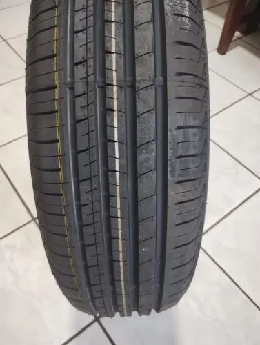 Vendo 4 pneus novos