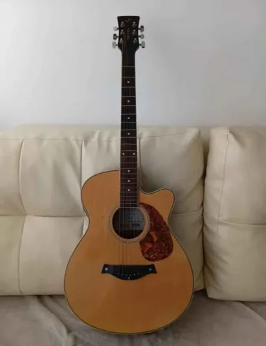 Violao elétrico com cordas aço 