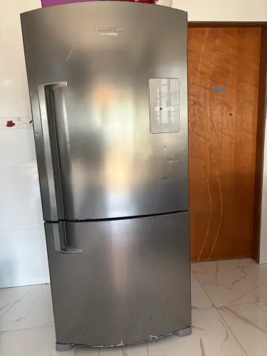 Geladeira 320L