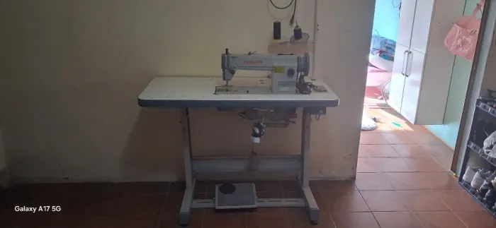 Maquina de costura reta