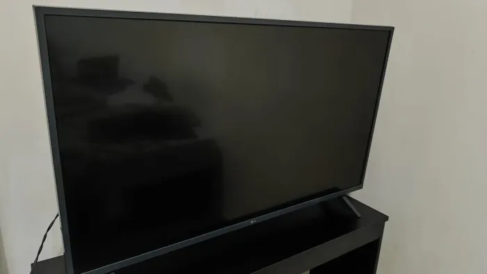 TV 43" LG usada com defeito na tela