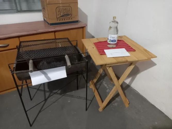 Churrasqueira Cuba de inox, com mesa de abri e fecha