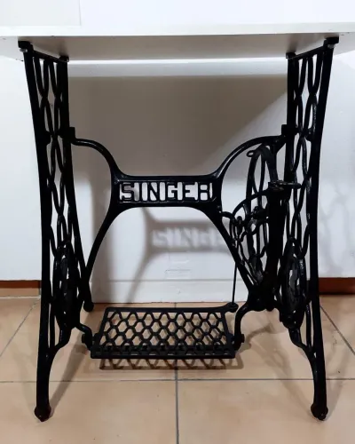 Pé/ Base antiga da máquina Singer modelo aranha.