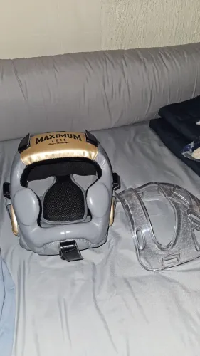 Capacete Maximum com Viseira Transparente, Nunca Usado