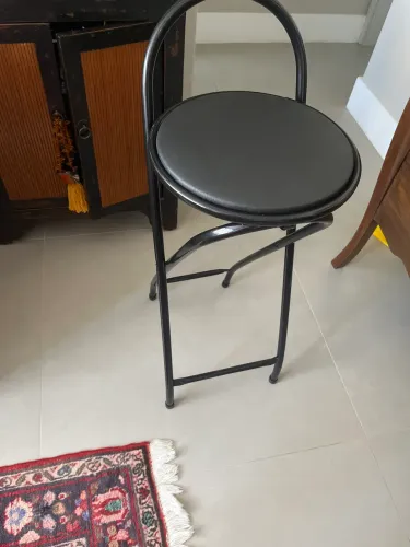 3 banquetas pretas altas
