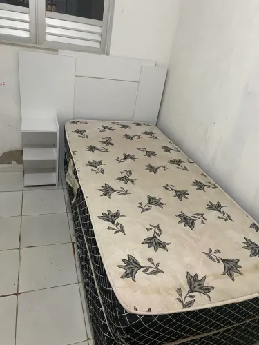 Vendo cabeceira e cama de solteiro
