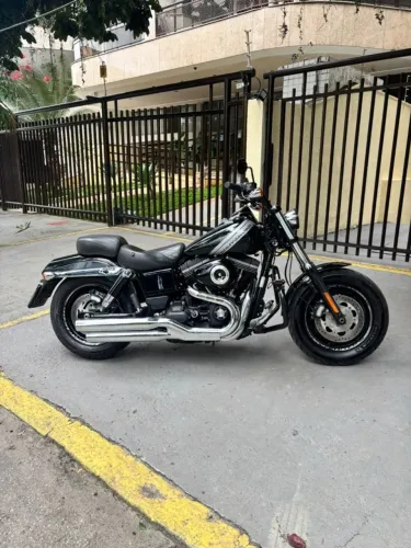 Harley Davidson Dyna Fat Bob Preta 2016