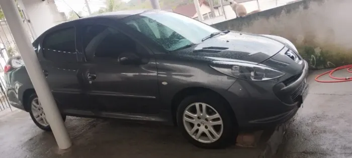 Peugeot 207 Sedan Passion XR 1.4 Flex 8V 4P 2010