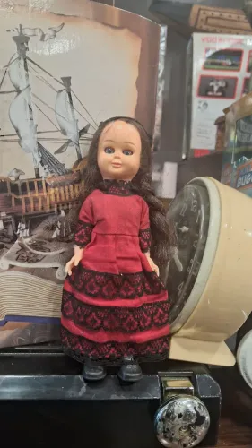 antiga boneca de souvenir década de 70 medidas 15 cm