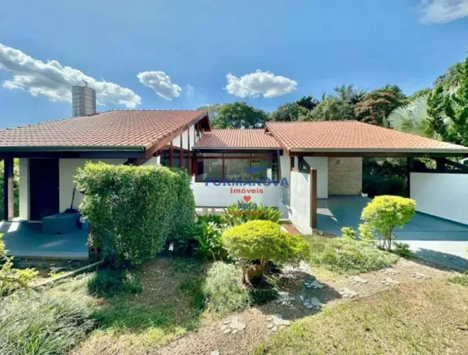 Casa com 4 quartos sendo 3 suítes à VENDA em Carapicuíba/SP
