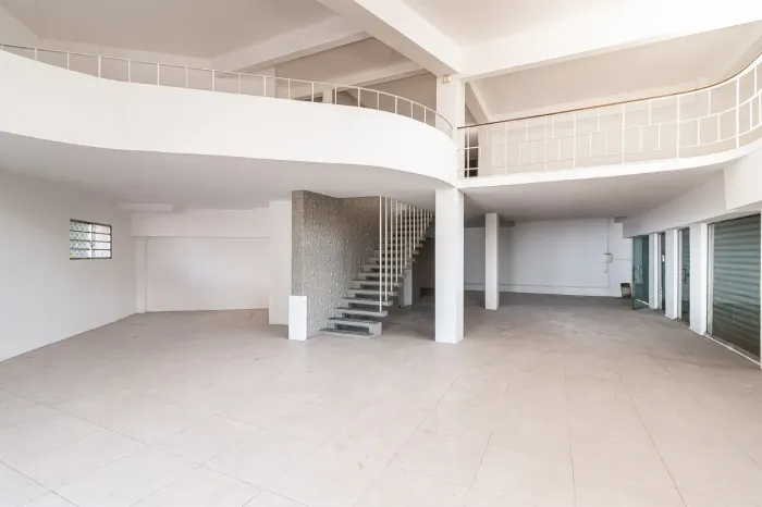 Ponto Comercial/Loja para Alugar no Bairro São João com 320 m² de Área Utilizável