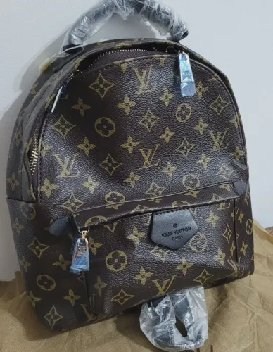 Mochila lv pequena marrom 