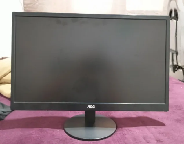 monitores AOC e LG