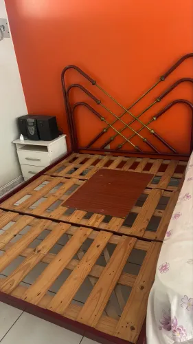 Doa-se cama de metal