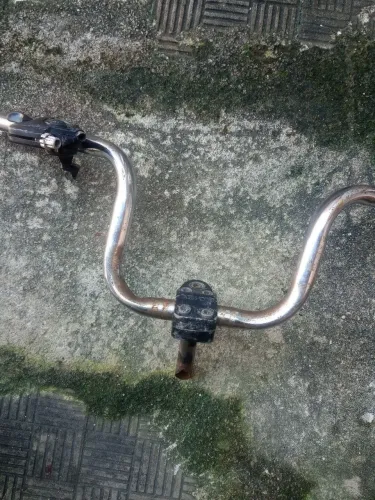 Guidão, mesinha e manete