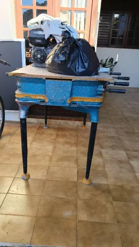 Mesa totó pimbolim antiguidade toda de Alumínio.