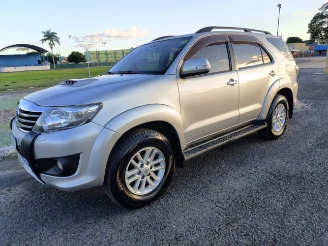 Toyota Hilux SW4 SRV D4-d 4X4 3.0 TDI Dies. AUT 2012