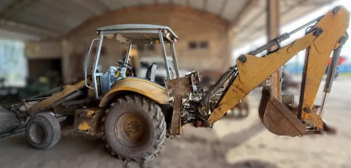 Retroescavadeira New Holland LB90 ano 2009