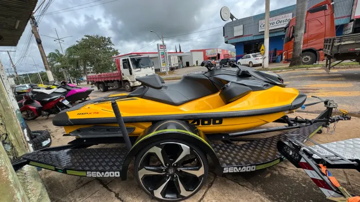 Jet ski 