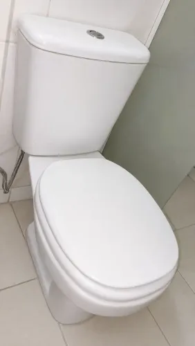 Vaso e caixa acoplada DECA
