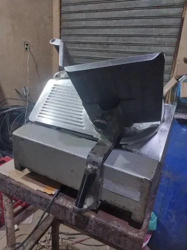 Fatiadora de frios industrial