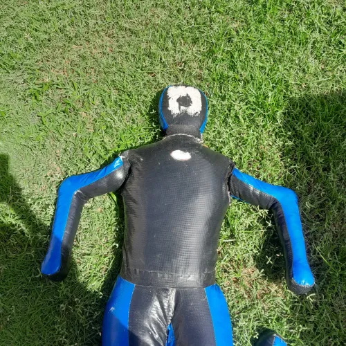 Boneco sparring luta. Dependendo o local entregamos.
