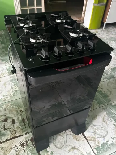 Fogão Muller preto, tampo de vidro