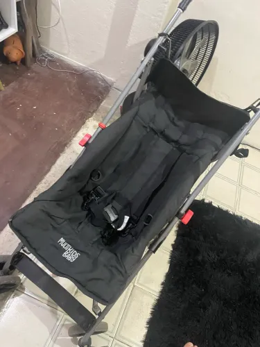 Carrinho de bebê guarda chuva 