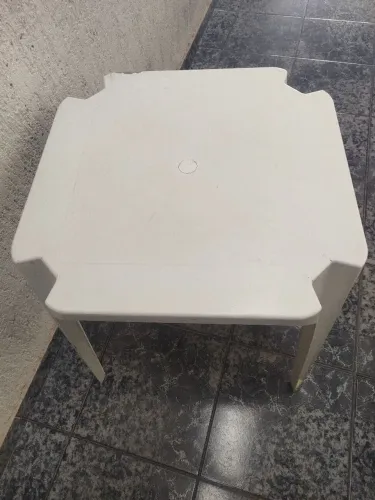 Mesa plástica marca Goiânia