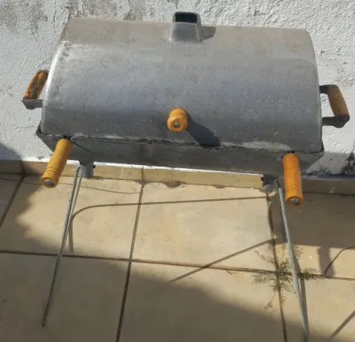 Churrasqueira de ferro fundido semi nova