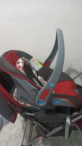 Kit carrinho de bebê e bebê conforto  Cosco 