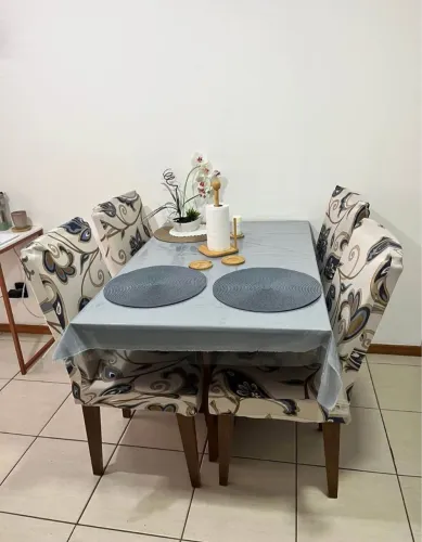 Mesa de 4 cadeiras
