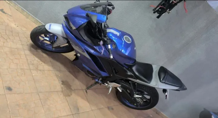 YAMAHA R3 super conservada