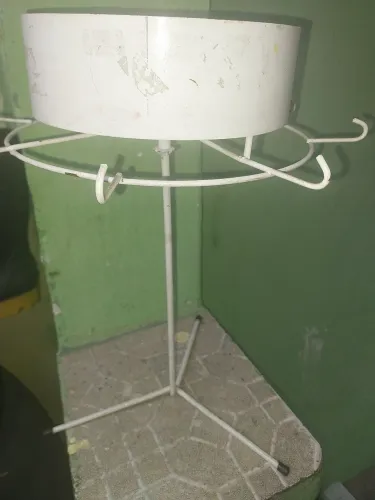Suporte giratorio para loja