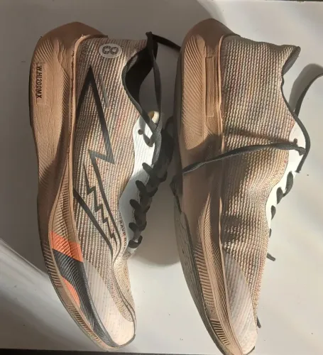 Tênis de corrida com placa 40/41
