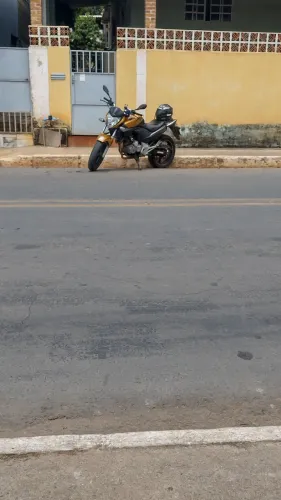 Moto CB 300 muito boa