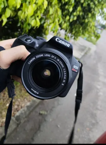 Câmera fotográfica cânon T7+