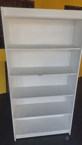 Vendo estantes e balcões com vitrine e cigarreira em MDF p Adega e seu comércio