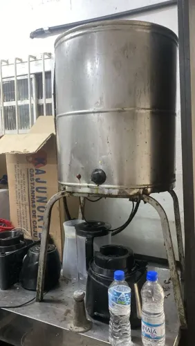 Fritadeira Industrial Grande em Inox - R$ 900<br>