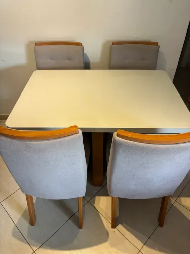 Mesa de jantar 4 cadeiras