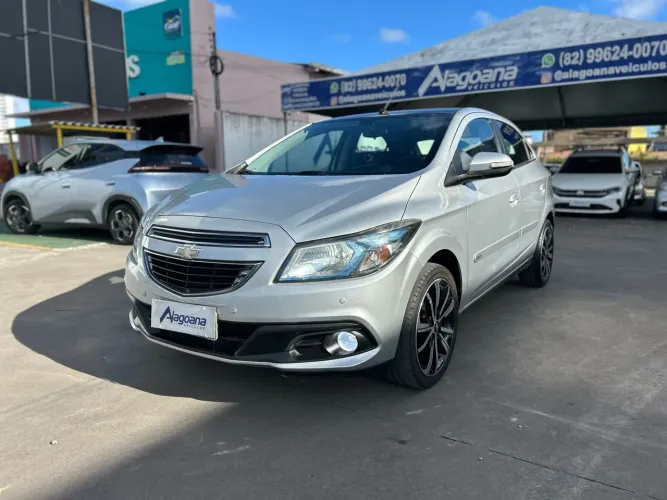 Chevrolet Onix Hatch LTZ 1.4 8V Flex Power Mec. 4P 2015
