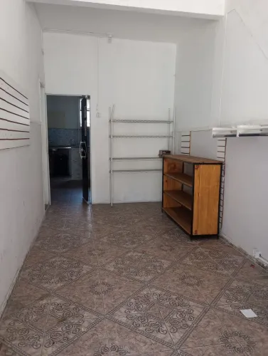 Alugam se loja no centro de Piabetá