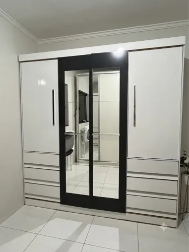 Guarda-roupa 6 portas e 6 gavetas 