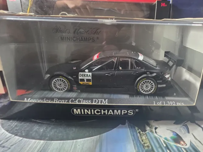 Miniatura 1:43 Mercedes-Benz C-Class DTM marca Minichamps